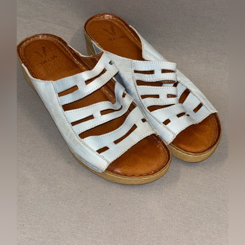 V Italia pearlescent blue strappy sandals wedges women’s size 40 EUC feminine